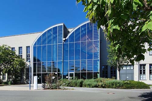 Ernst-Abbe-Hochschule</br>Eingang zur Aula